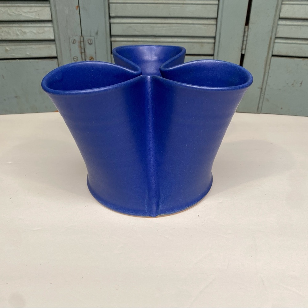 Vintage WURTZ Denmark Handmade Cobalt Blue Pottery Triple Vase Form - Picture 4 of 8